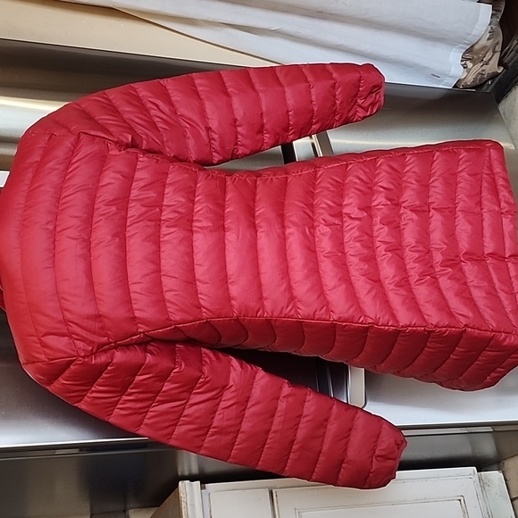Patatagonia Small Women's Red Puffer Jacket Used Twice - Picture 6 of 10